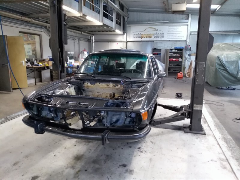 BMW E9 3.0 CSi in der Werkstatt